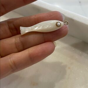 Ivory Mother-of-Pearl–Look Fish Pendant – 1 1/4